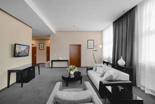 Отель Hotel Elbląg Эльблонг Представительский люкс с 2 спальнями-1